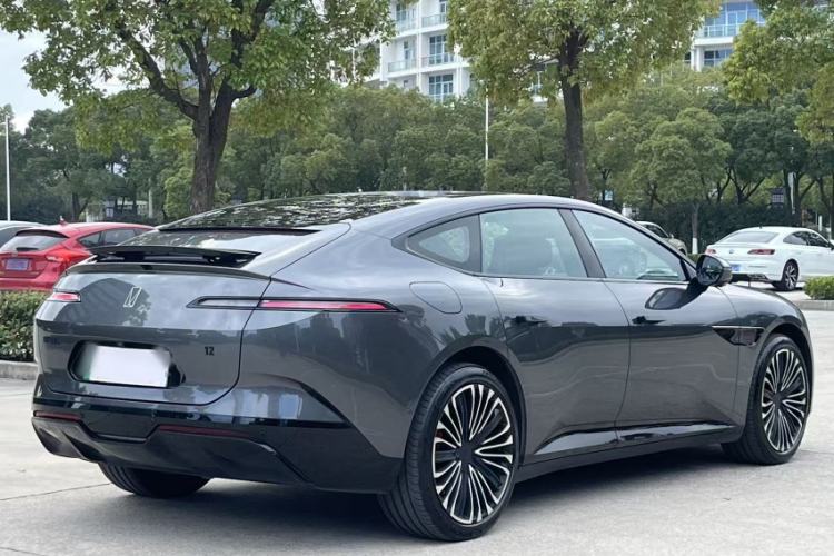 Used  12 2025 Ultra Extended-Range Edition
