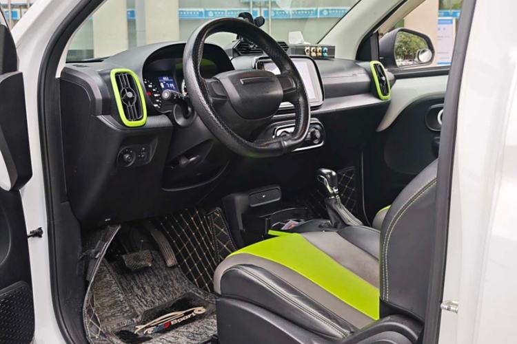 Used Roewe Clever 2021 302 km New Four-Seater Super-Efficient Version
