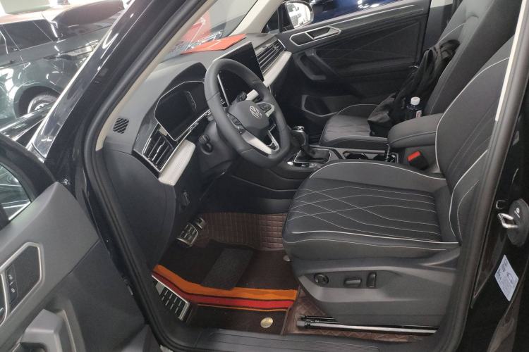 Used Volkswagen Tiguan L 2024 Outstanding Model 330TSI Automatic Two-Wheel Drive R-Line Dragon Glory Edition
