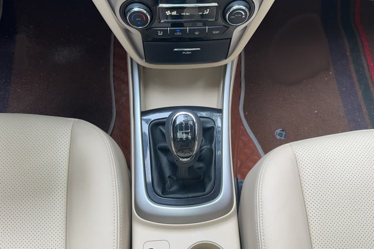 Used Changan Eado 2015 1.6L Manual Luxury Model China V Standard
