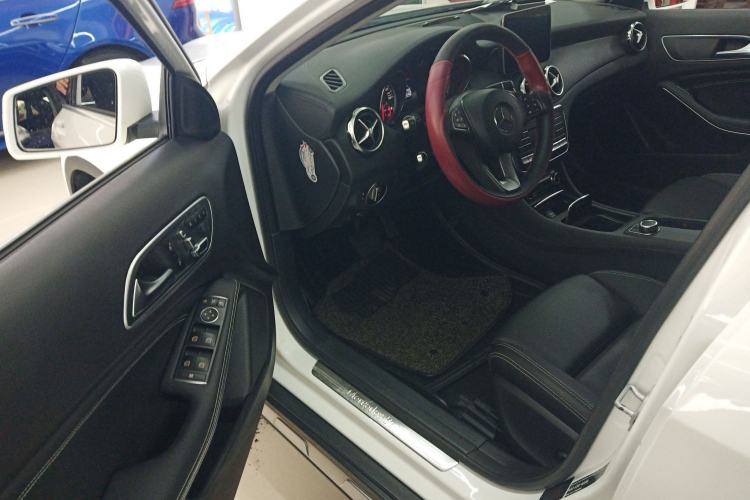 Used Mercedes-Benz GLA 2017 GLA 220 4MATIC Fashion Model
