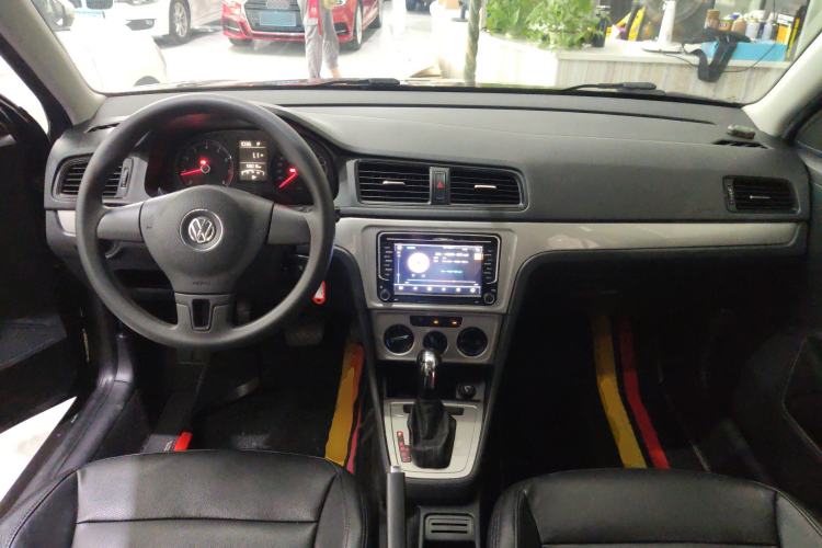 Used Volkswagen Gran Lavida 2013 1.6L Automatic Fashion Model
