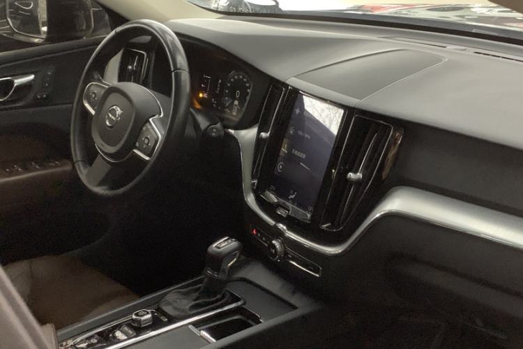 Used Volvo XC60 2019 T5 4x4 Smart Edition China VI Standard