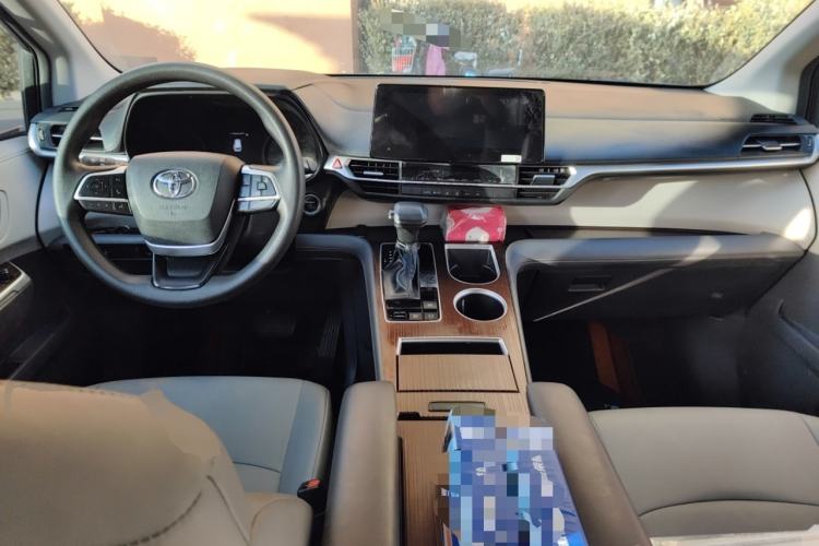 Used Toyota Granvia 2024 2.5L Hybrid Comfort Edition
