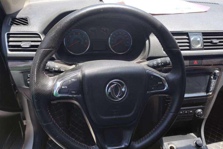 Used Dongfeng Fengon 370 2016 1.5L Manual Luxury Version SFG15-05 7 Seats
