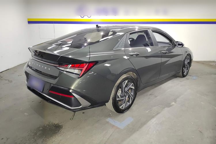 Used Hyundai Elantra 2023 1.5L CVT LUX Prestige Edition
