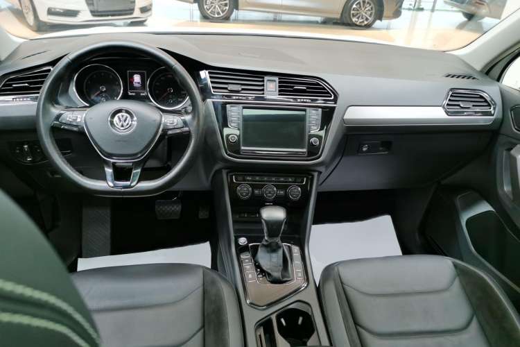 Used Volkswagen Tiguan L 2017 380TSI Automatic All-Wheel-Drive Luxury Edition
