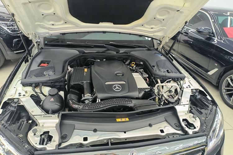 Used Mercedes-Benz E-Class 2016 E 300 L Sporty and Stylish Model
