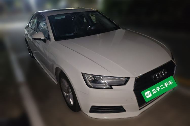 Used Audi A4L 2017 40 TFSI Ambition Edition
