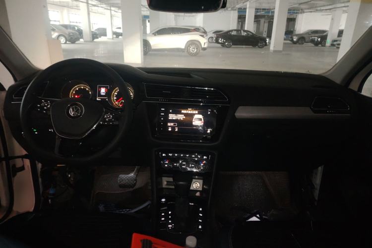 Used Volkswagen Tiguan L 2019 330TSI Automatic Two-Wheel Drive Smart Luxury Version China VI Standard
