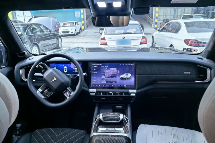 Used  G318 2024 Four-Wheel-Drive Air Suspension Model
