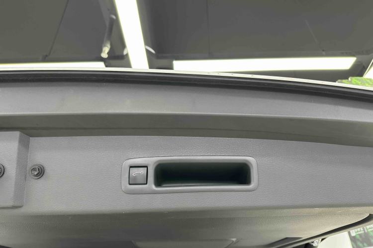 Used Toyota Granvia 2024 2.5L Hybrid Prestige PLUS Four-Wheel Drive Version
