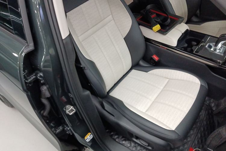 Used Land Rover Range Rover Evoque 2021 Range Rover Velar 249 PS R-Dynamic HSE Luxury Edition
