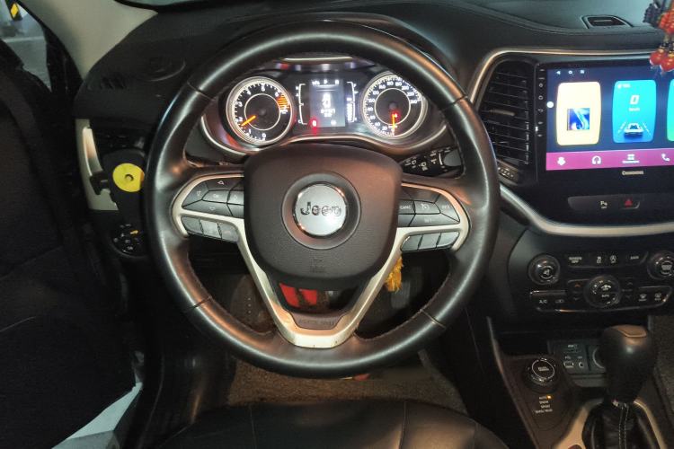 Used  Cherokee 2016 2.4L Professional Edition