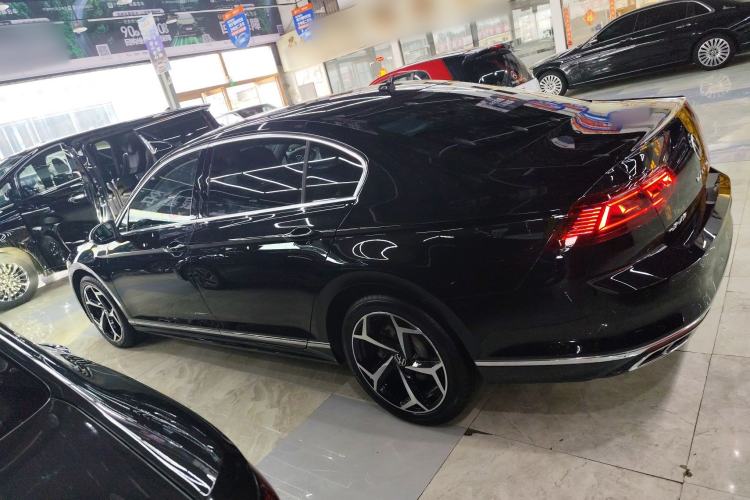 Used Volkswagen Magotan 2023 2 Million Units Limited Edition 330TSI DSG Leading Version
