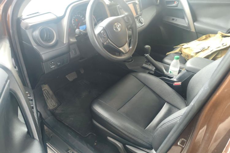 Used Toyota RAV4 2015 2.0L CVT Two-Wheel Drive Fashion Edition