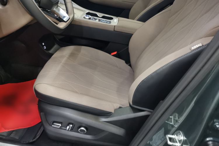 Used Chery Tiggo 8 PLUS 2025 290TGDI DCT Prestige 5-Seater
