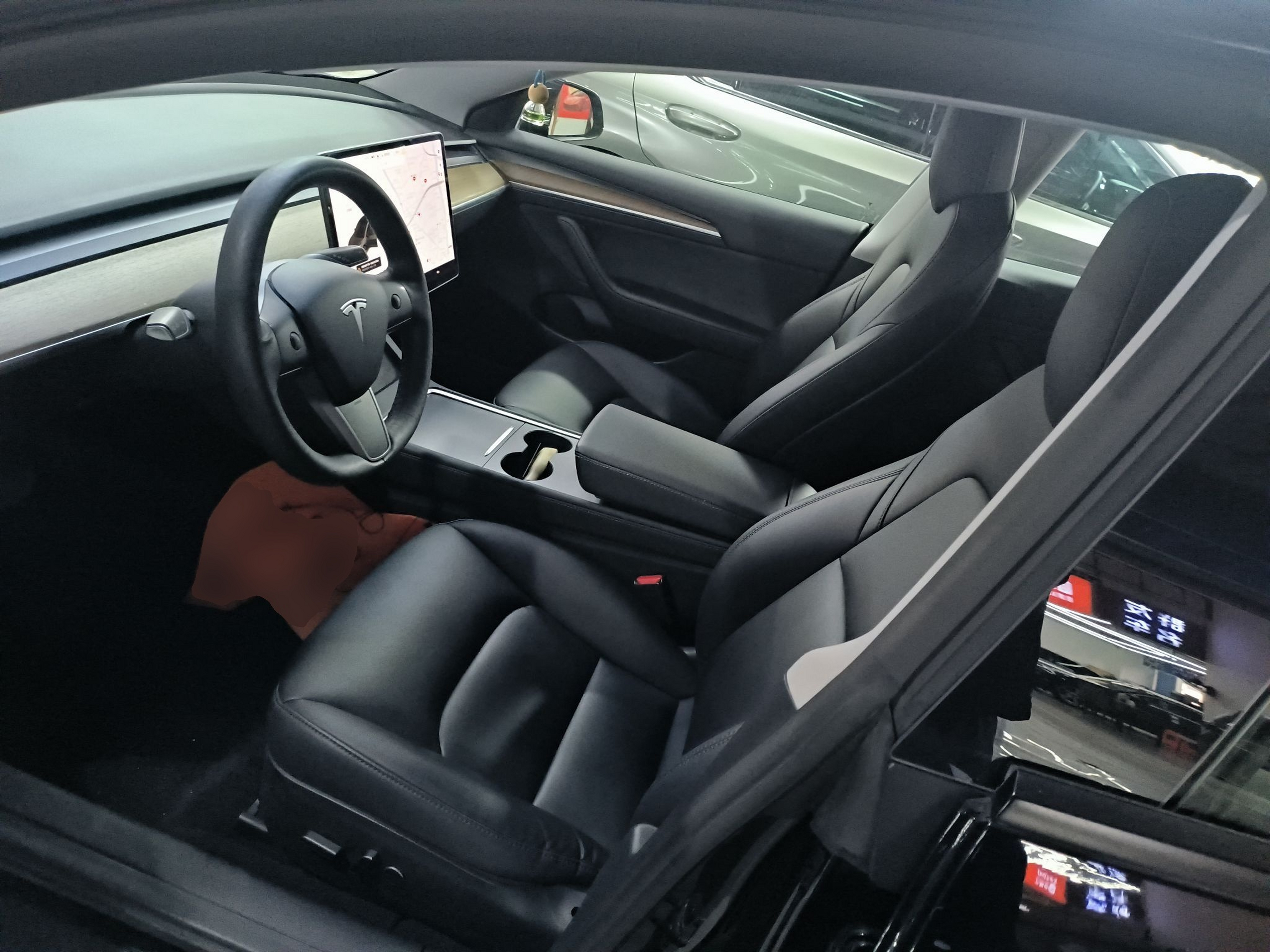 Переднее сиденье в автомобиле