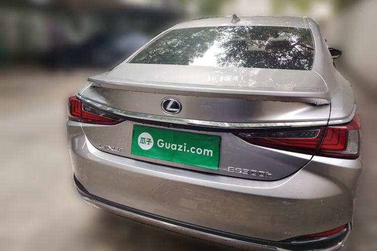 Used Lexus ES 2020 300h Premier Edition