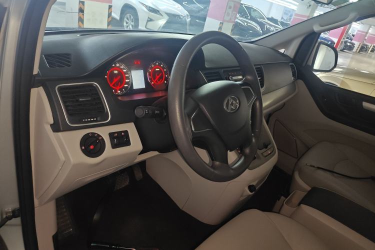 Used SAIC MAXUS G10 2014 2.0T Automatic Elite Edition
