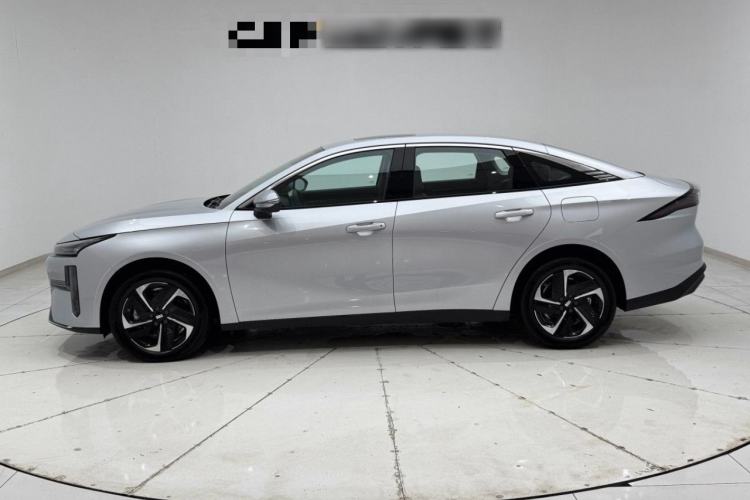 Used  L6 2025 EM-i 140km Starship Edition
