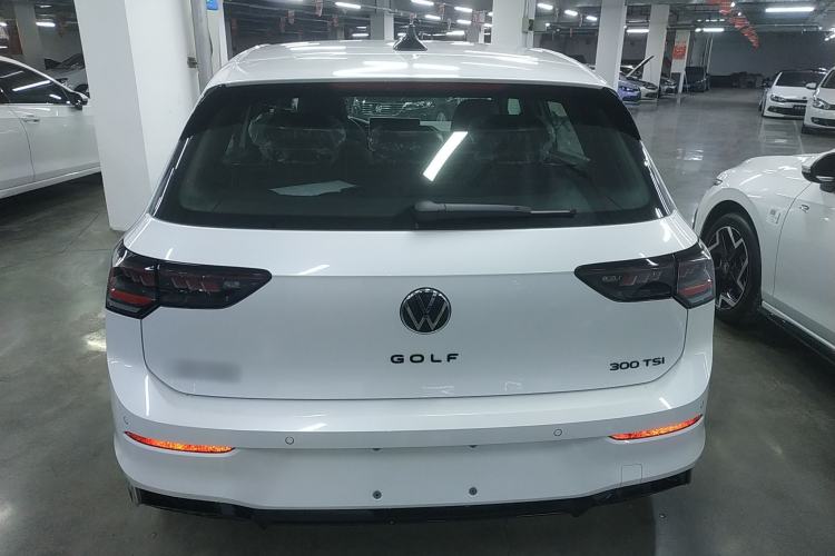 Used Volkswagen Golf 2025 300TSI R-Line
