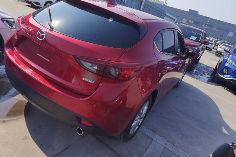 Used Mazda Mazda 3 Axela 2016 Hatchback 1.5L Automatic Luxury Model