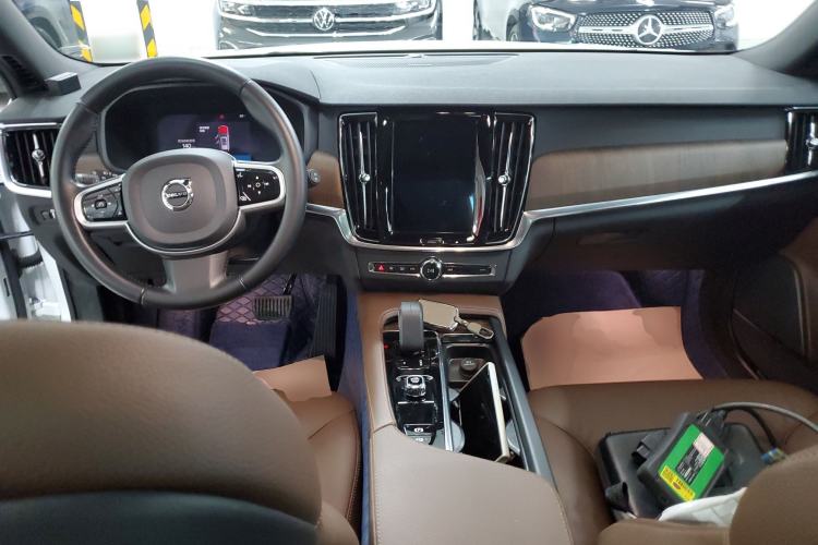 Used Volvo V90 2022 Cross Country B5 AWD Smart Range Edition
