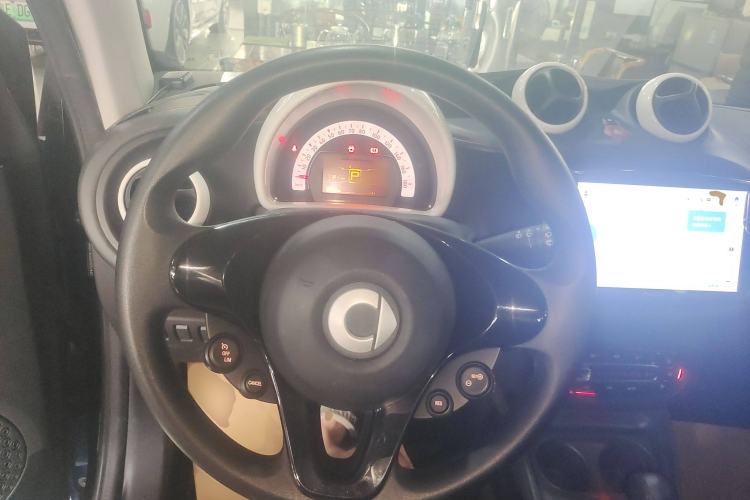 Used  fortwo 2015 1.0L 52 kW hardtop Dynamic version
