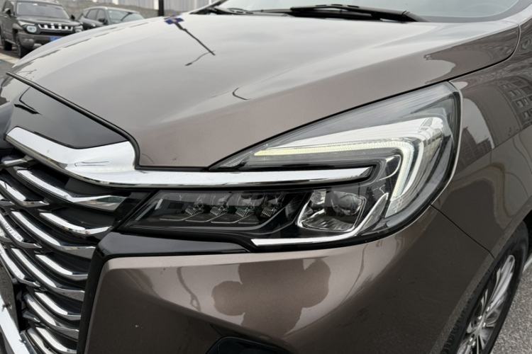 Used Buick GL8 2023 Facelifted Land Cruiser Executive Luxury Version
