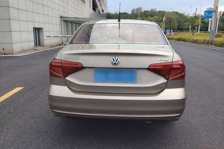 Used Volkswagen Jetta 2017 1.5L Manual Fashion Edition
