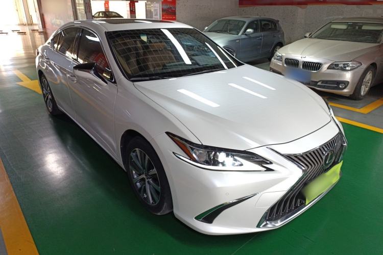 Used Lexus ES 2020 260 Excellence Edition
