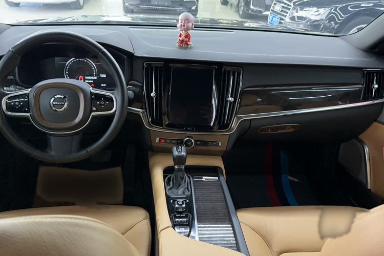 Used Volvo S90 2018 T4 Zhiyuan Edition
