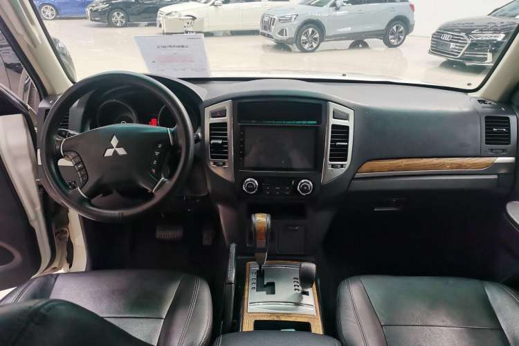 Used Mitsubishi Pajero 2018 3.0L Automatic Luxury Edition
