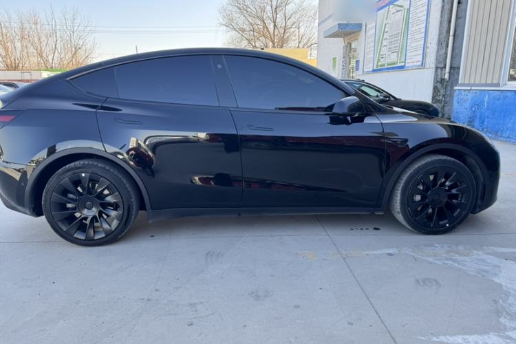 Used Tesla Model Y 2023 Long-Range All-Wheel-Drive Version
