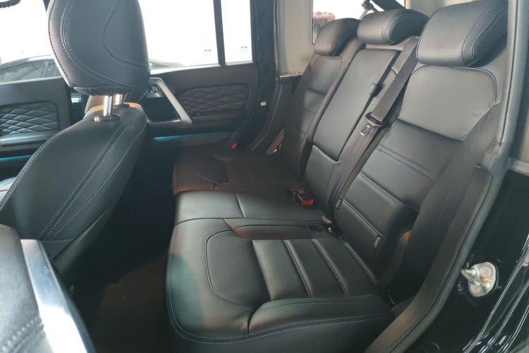 Used  BJ40 2020 2.0T Automatic Four-Wheel Drive Urban Hunter Edition Chivalrous Type
