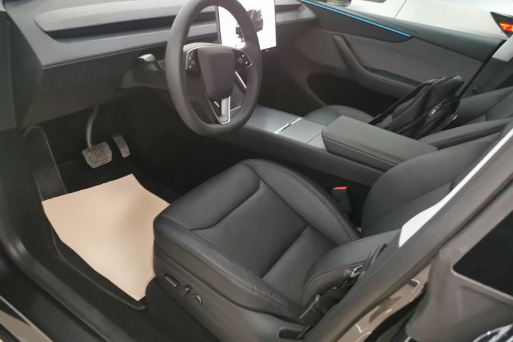 Used Tesla Model Y 2025 Rear-Wheel-Drive Version
