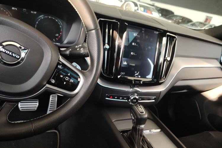 Used Volvo XC60 2018 T5 4x4 Smart & Sporty Edition
