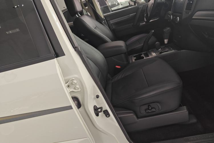 Used Mitsubishi Pajero 2016 3.0L Automatic Luxury Version China V Standard
