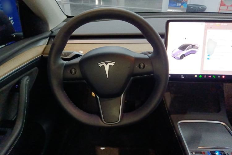 Used Tesla Model Y 2023 Long-Range All-Wheel-Drive Version