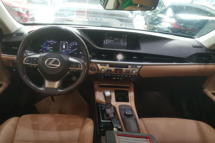 Used Lexus ES 2015 300h Comfort Edition