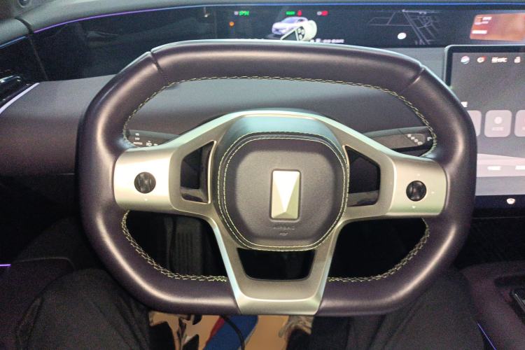 Used  07 2024 Max Extended-Range Exploration Edition
