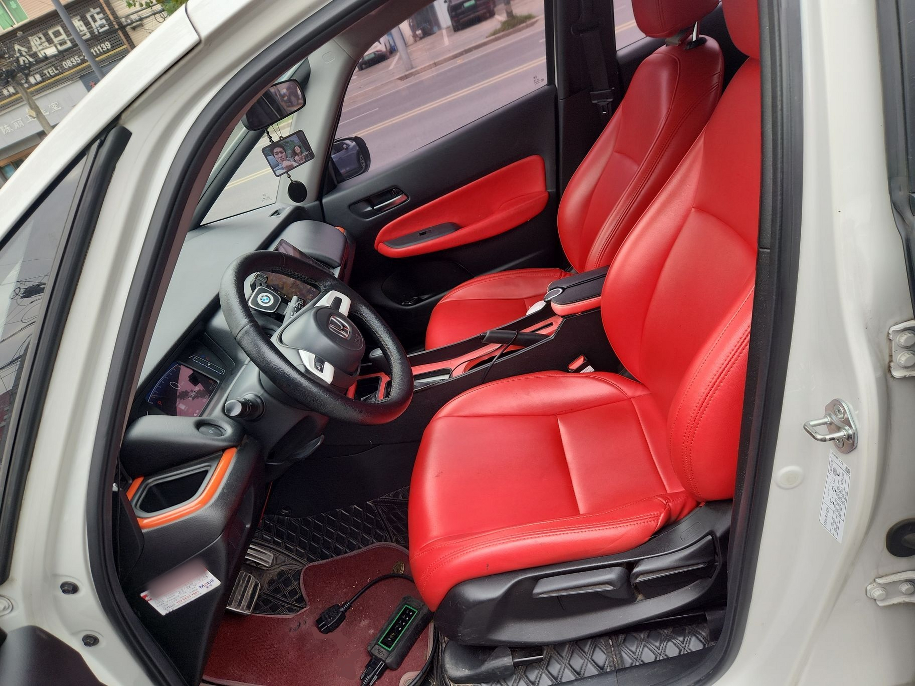 Переднее сиденье в автомобиле