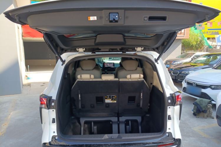 Used Toyota Granvia 2024 2.5L Hybrid Prestige ULTRA Edition