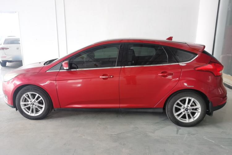 Used Ford Focus 2017 Hatchback 1.6L Manual Fashion Edition SmartDrive Version
