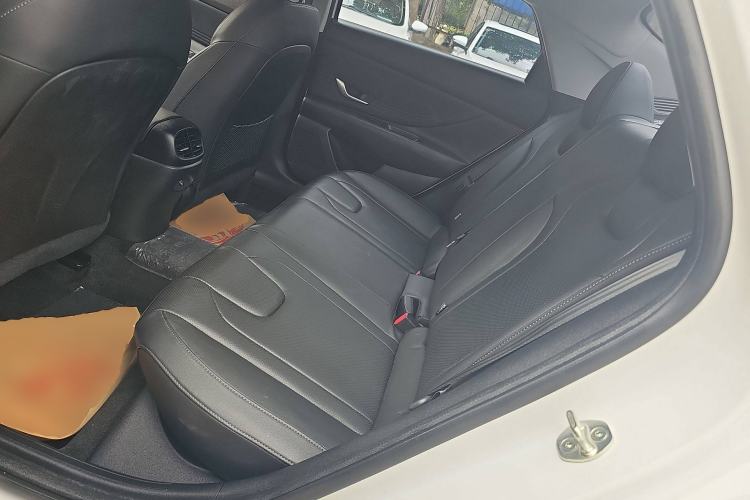 Used Hyundai Elantra 2023 1.5L CVT LUX Prestige Edition
