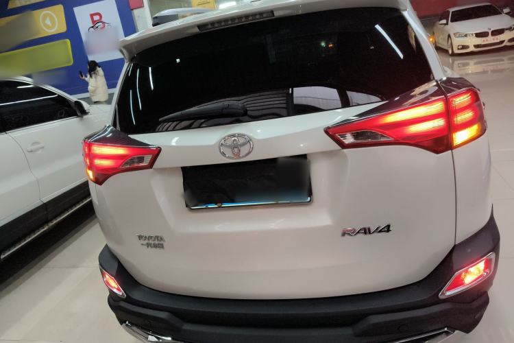 Used Toyota RAV4 2015 2.0L CVT Two-Wheel Drive Fashion Edition
