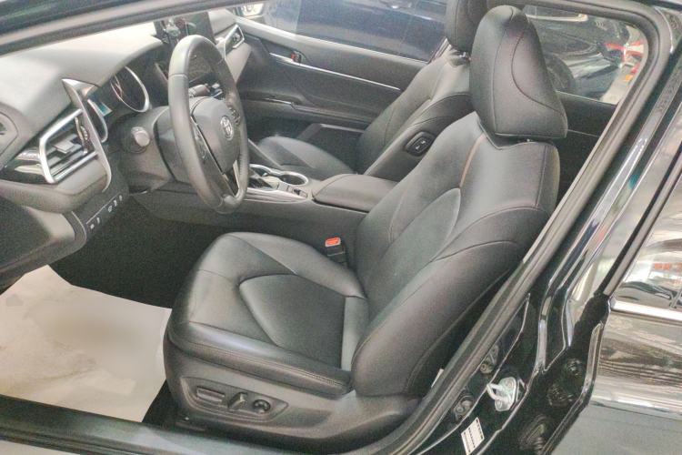 Used Toyota Camry 2021 2.0G Luxury Edition
