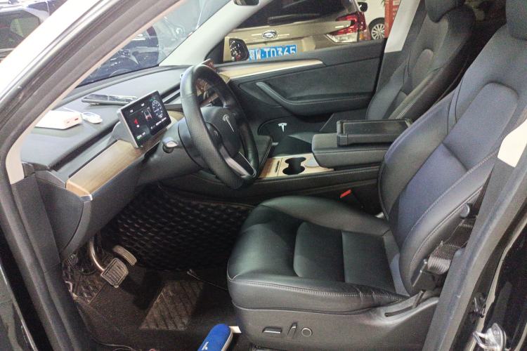 Used Tesla Model Y 2022 Rear-Wheel-Drive Version
