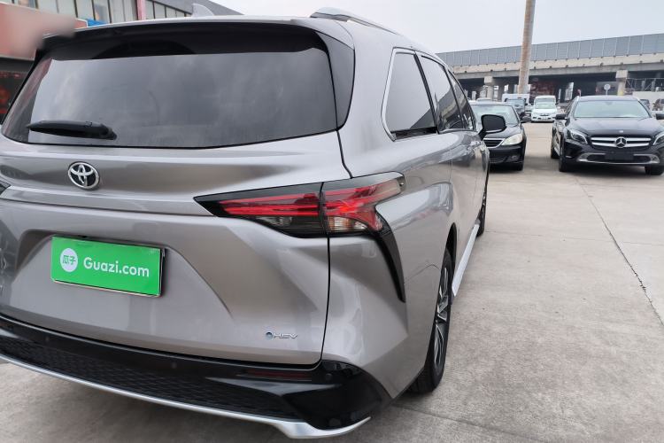 Used Toyota Granvia 2024 2.5L Hybrid Luxury Edition